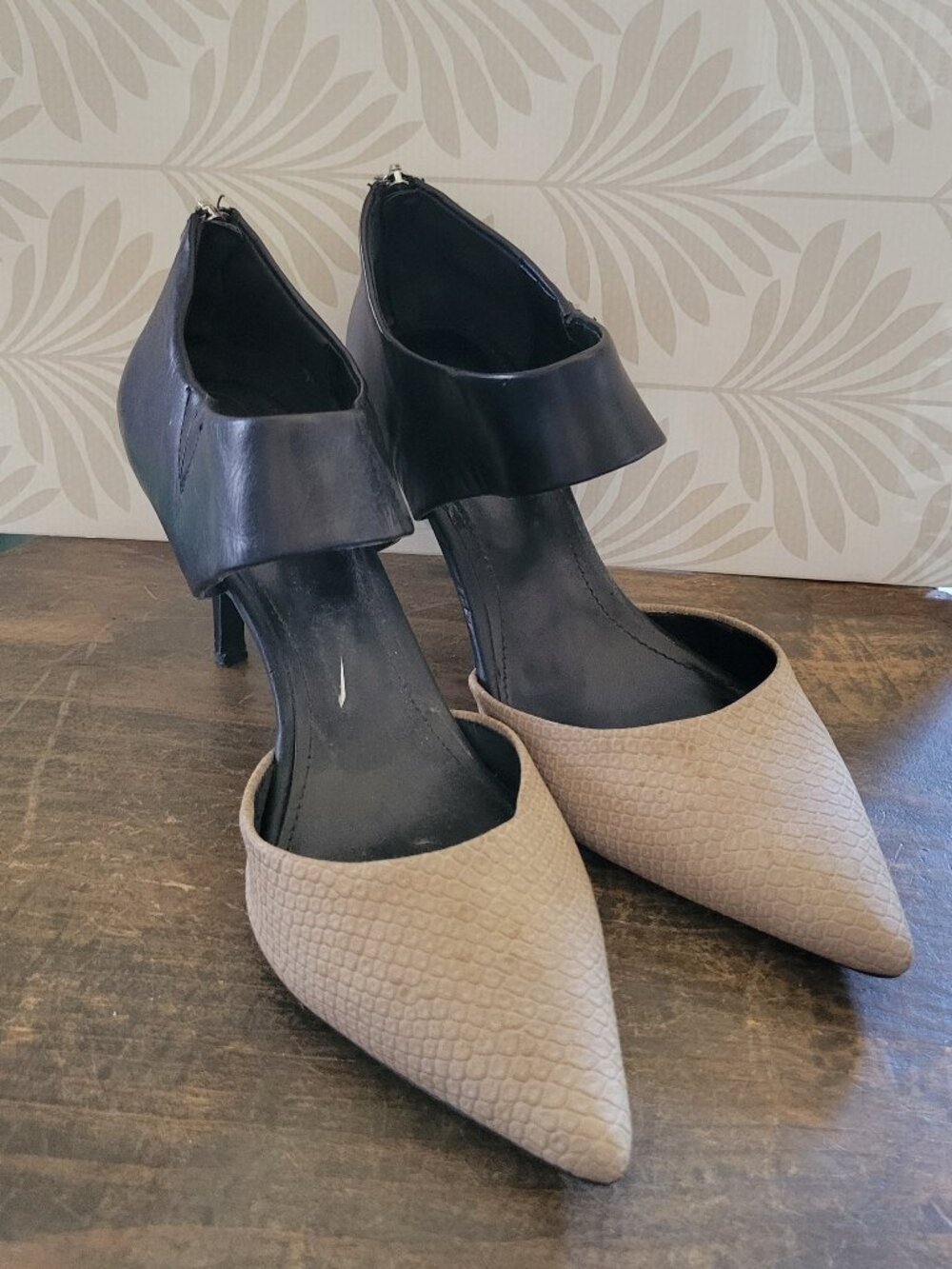 Calvin Klein Size 9 Two Tone Pointed Toe Pumps Black Tan Textured Ankle Strap
